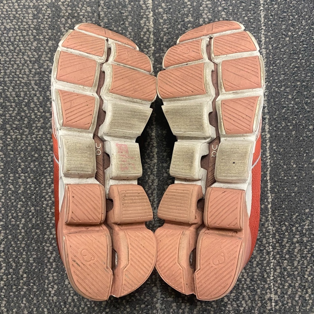On Running Women’s Cloudflyer Shoes Ginger/White Size 10.5 - Picture 7 of 11